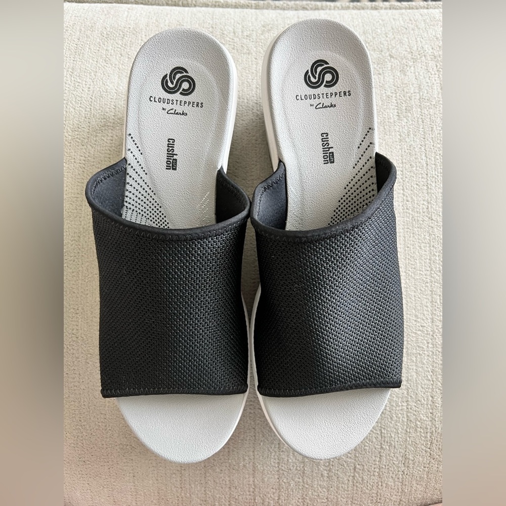 Clarks Cloudsteppers Women’s Step Cali Bay Sandals Wedge in Black, Size 9.5